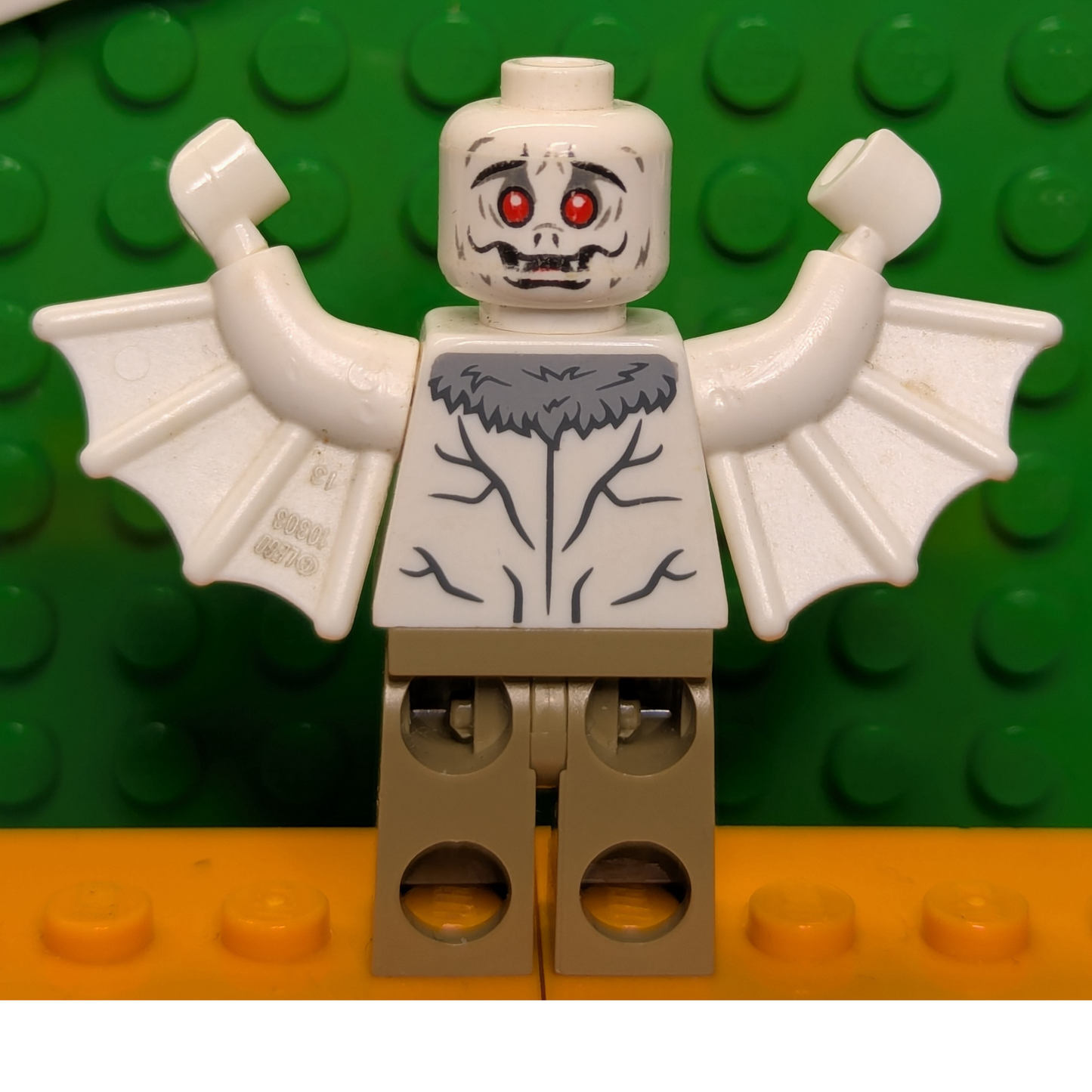 LEGO® DC Super Heroes Batman Man-Bat Minifigure (sh0660)