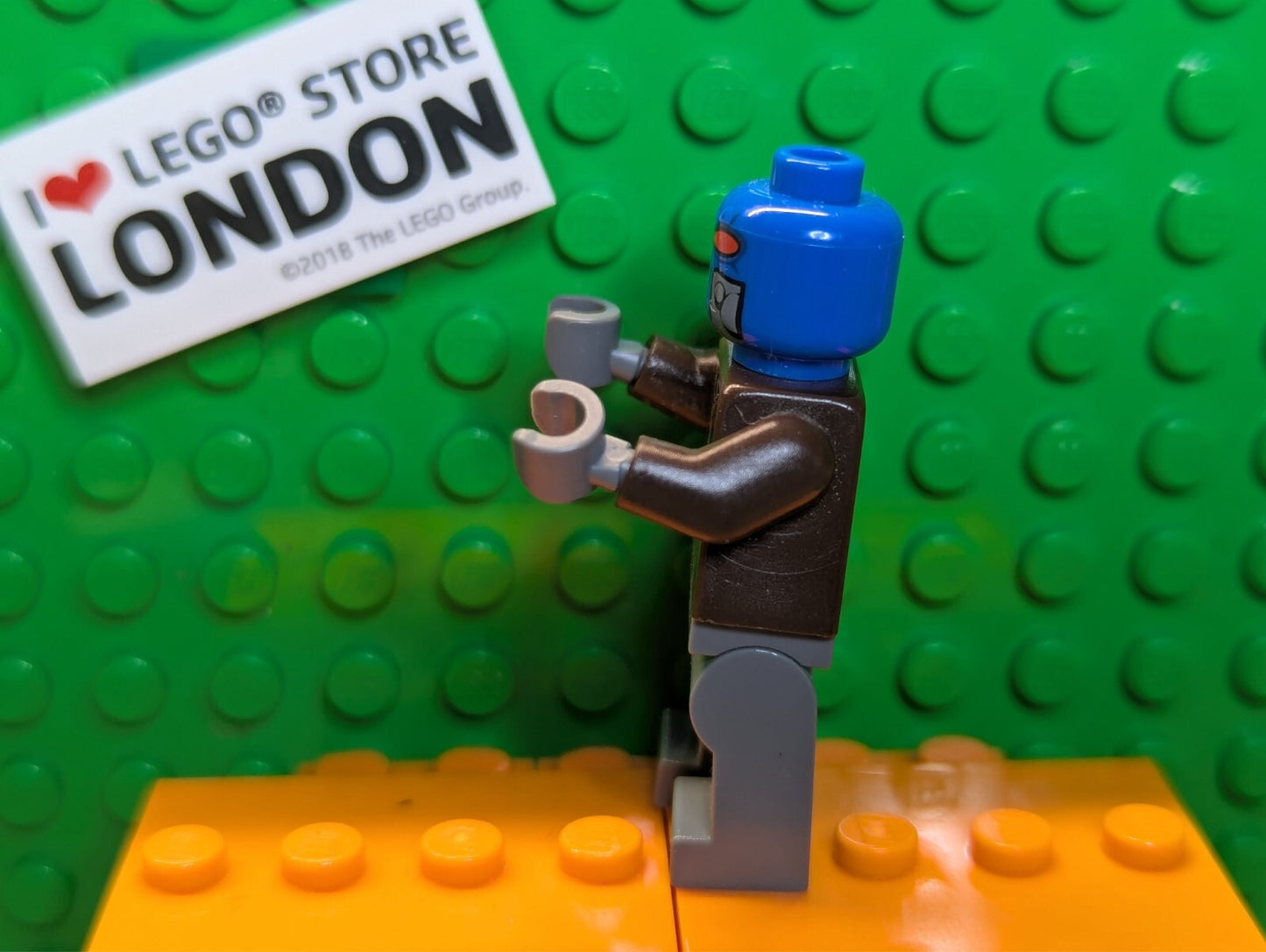 LEGO Star Wars Minifigure sw0285 Cad Bane - Dark Bluish Gray Hands and Legs